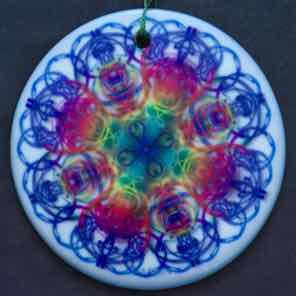 ROUND CERAMIC
ORNAMENT
MULTI 6